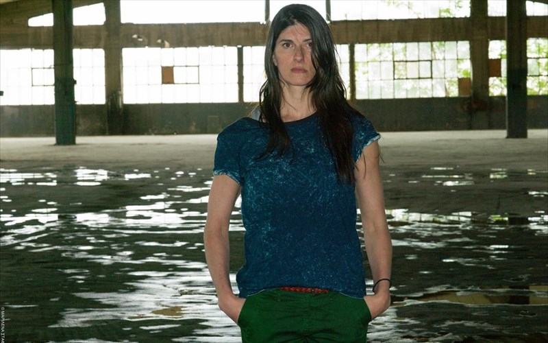 oi-rootlessroot-xoreuoun-gia-to-telos-tou-kosmou-sti-skini-tou-festibal-athinon