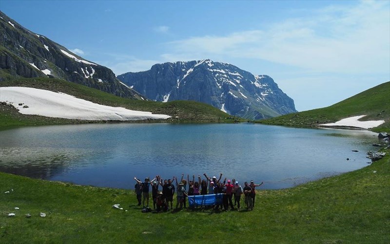 apodrasi-se-ena-fusiko-water-park-me-tous-active-sundays