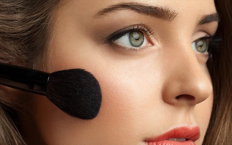 to-xroma-tou-koralliou-empneei-to-makigiaz-mas