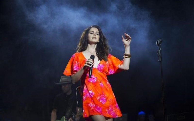 akouste-to-neo-tragoudi-tis-lana-del-rey