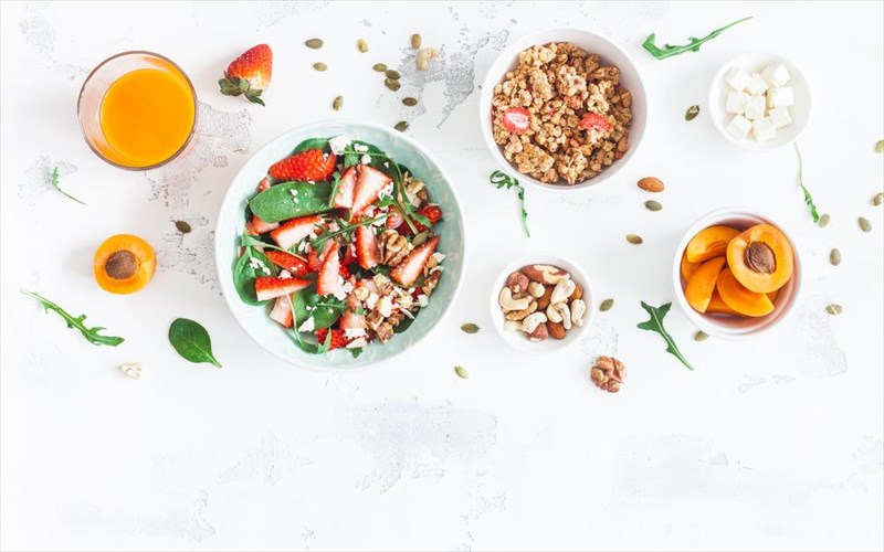 autes-einai-oi-basikes-arxes-tis-kalokairinis-diatrofis-pou-prepei-na-akoloutheite