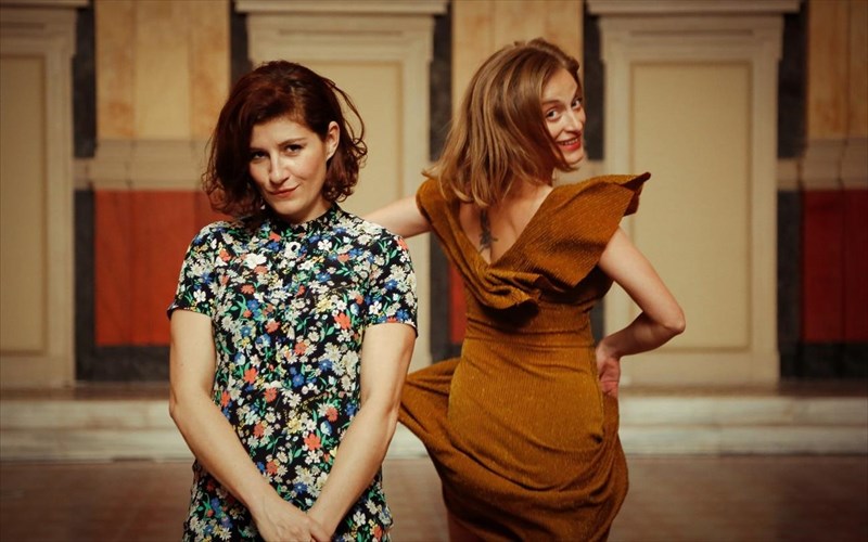 oi-kores-ton-bijoux-de-kant-paizoun-sto-mikro-xrimatistirio-athinon-video