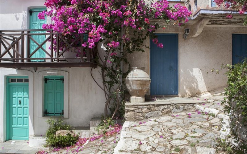 i-alonnisos-kerdizei-kai-tous-skandinabous