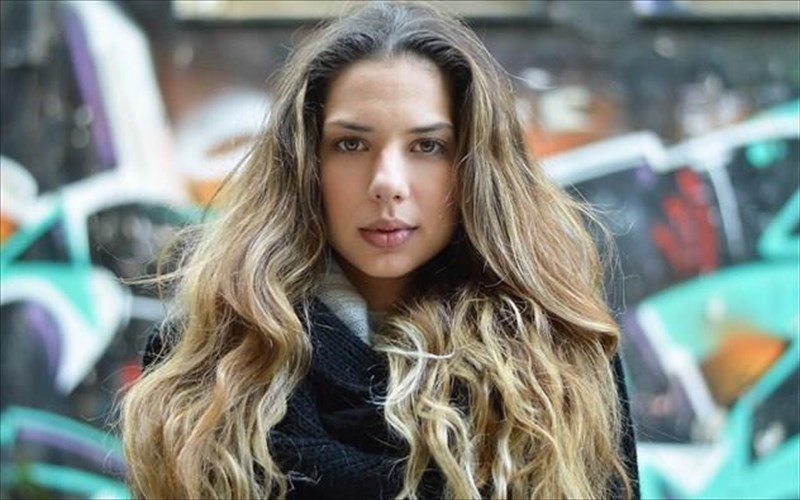 i-iliana-mauromati-sto-psila-apo-ti-gefura-dia-xeiros-nikaitis-kontouri