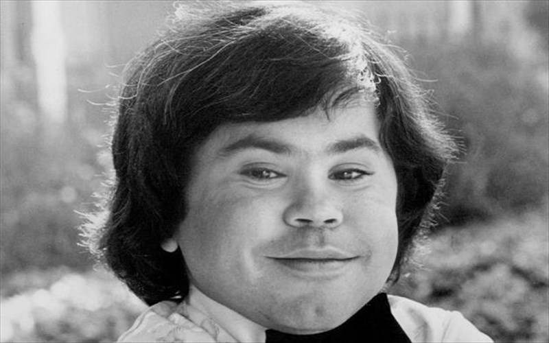 ena-deipno-me-ton-herve-villechaize