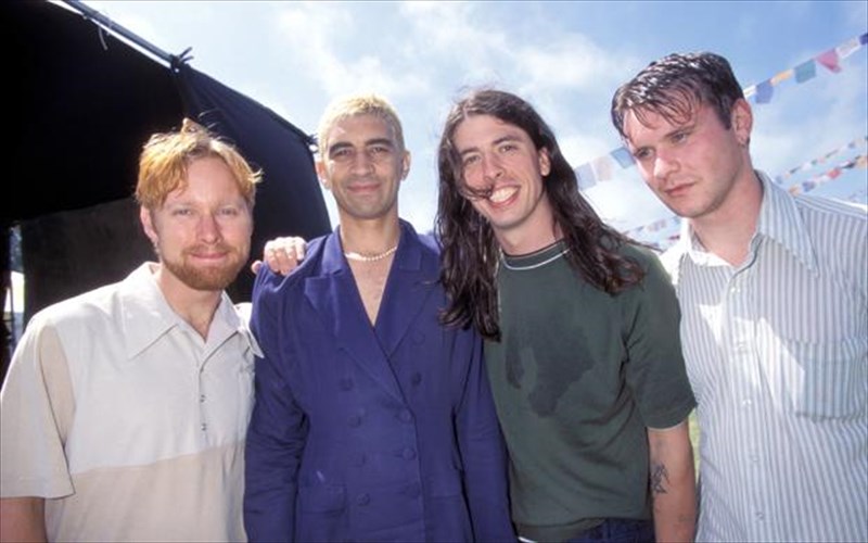 proin-ntramer-ton-foo-fighters-kataggellei-ton-dave-grohl-os-sxoliko-ntai