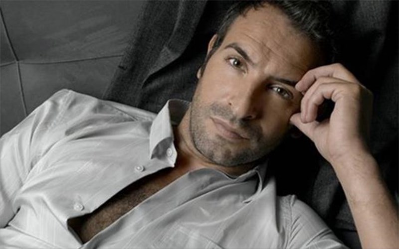 otan-to-andriko-stithos-ginetai-ksana-tis-modas