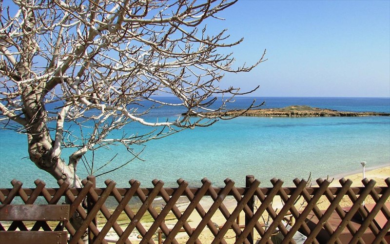 makroboutia-stis-oraioteres-paralies-tis-kuprou