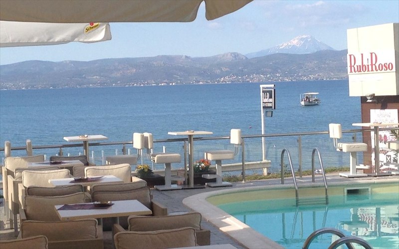 rubiroso-cafe-restaurant-brikame-to-idaniko-meros-gia-mpanio-kai-fagito-ston-oropo