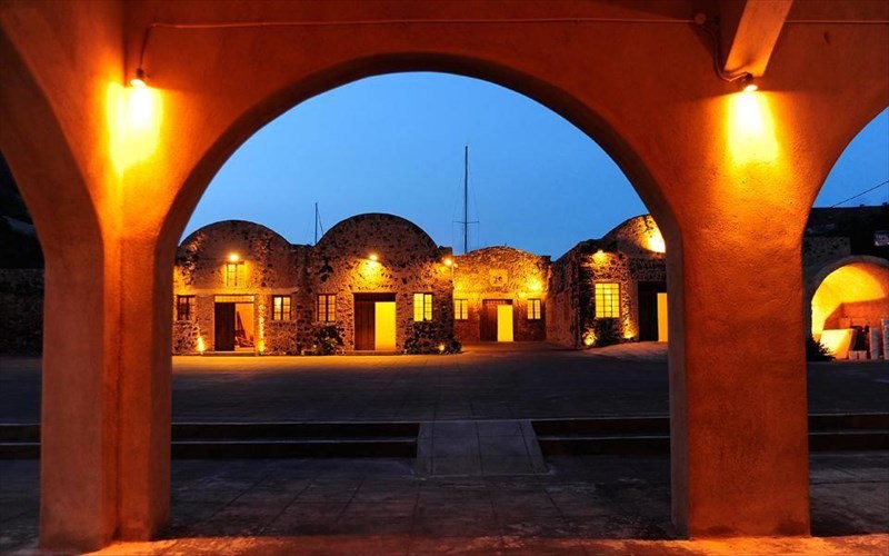 ksekinaei-to-santorini-arts-factory-2017--to-programma-parastaseon-to-programma-parastaseon