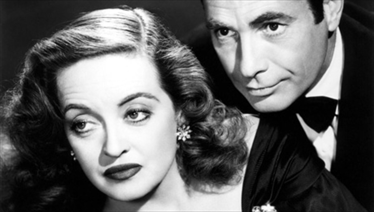 i-bette-davis-se-mia-tainia-stathmo