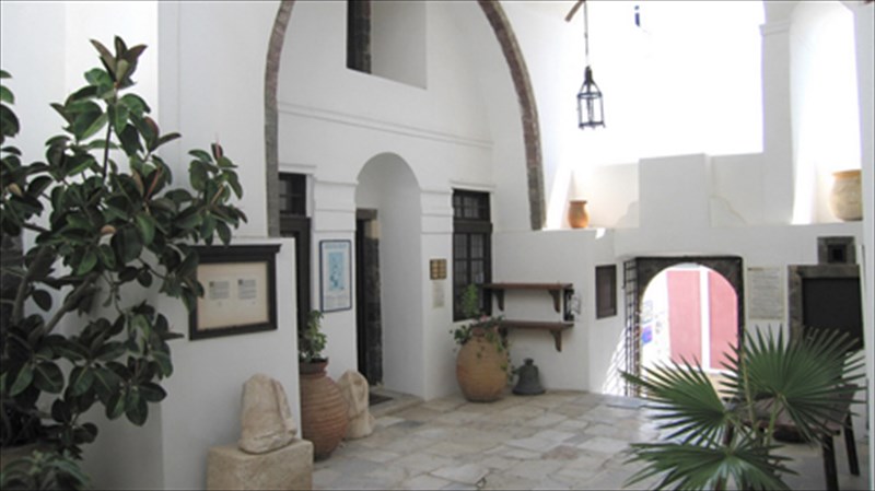 politistikes-ekdiloseis-sta-fira-santorinis