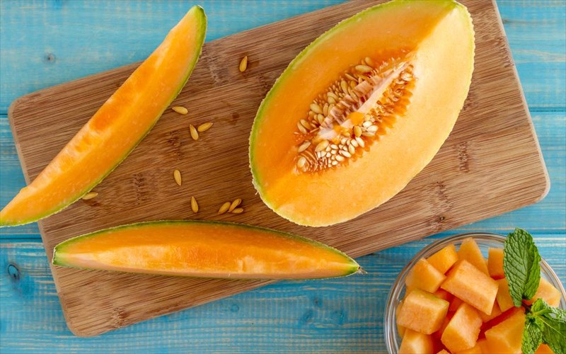 peponi-treis-logoi-gia-na-apolausete-ena-apo-ta-pio-drosera-frouta-tou-kalokairiou