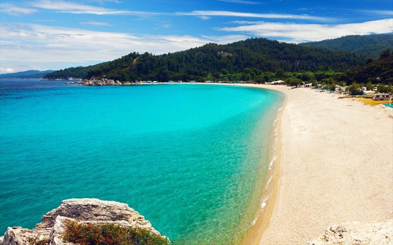 kanoume-makroboutia-stis-kaluteres-paralies-tis-xalkidikis