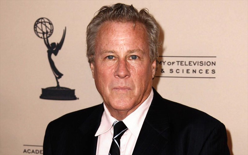 pethane-o-John-heard-tou-monos-sto-spiti-John-heard-tou-monos-sto-spiti