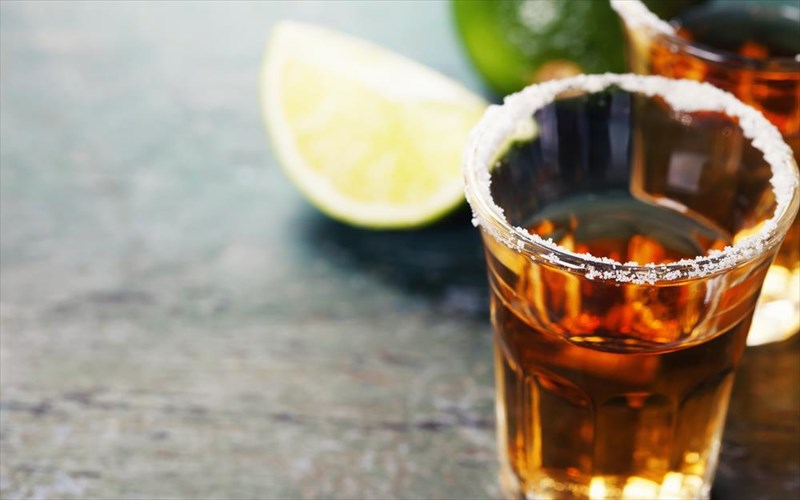 giortasame-tin-ethniki-imera-tis-tekila-sta-amigos