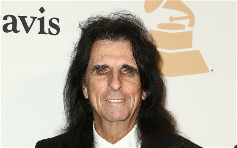 o-alice-cooper-ksanabrike-anektimito-ergo-tou-andy-warhol