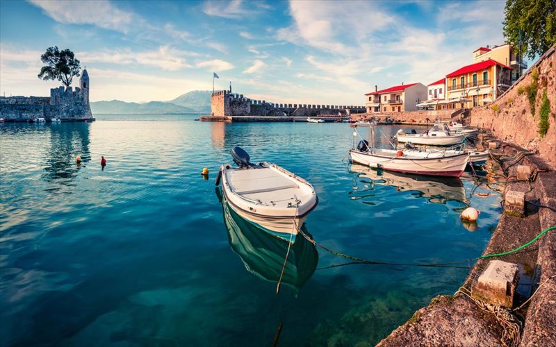 tesseris-kontines-ekdromes-gia-na-upodextoume-to-fthinoporo