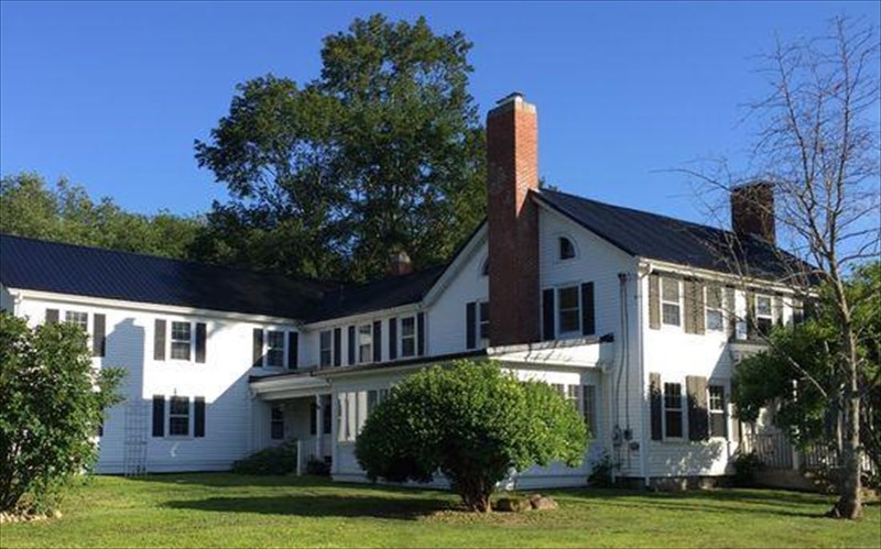 pros-polisi-to-spiti-pou-enepneuse-to-nekrotafeio-zontanon-tou-king