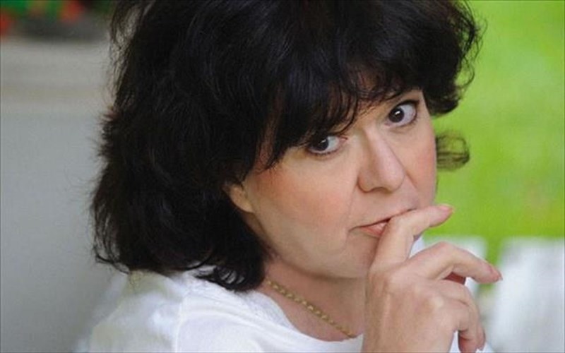 o-kosmos-tis-texnis-kai-tis-politikis-apoxaireta-tin-arleta