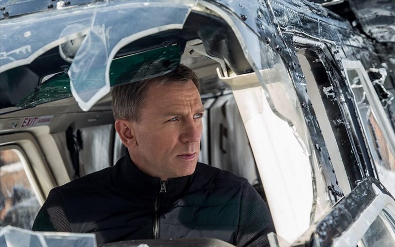 o-daniel-craig-exei-toulaxiston-alli-mia-tainia-tzeims-mpont-ston-orizonta