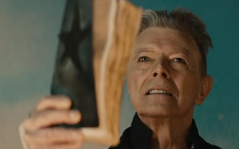 ta-100-biblia-pou-agapise-o-david-bowie-esu-poia-apo-auta-exeis-diabasei-david-bowie-esu-poia-apo-auta-exeis-diabasei