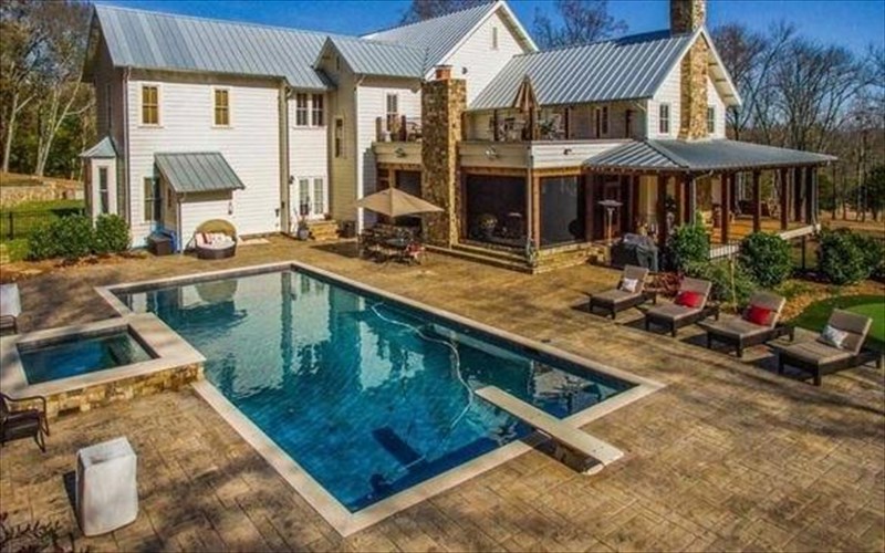 to-spiti-tis-miley-cyrus-den-einai-roz