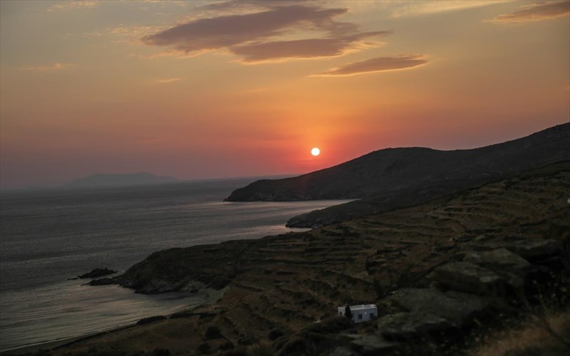 to-kalokairi-stin-tino-mesa-apo-20kai1-fotografies