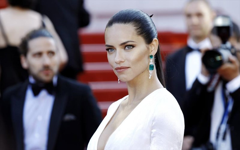 eseis-akomi-na-piasete-ta-mallia-sas