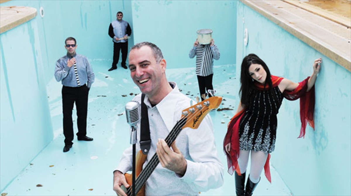 mousiko-taksidi-me-treno-kai-bermout