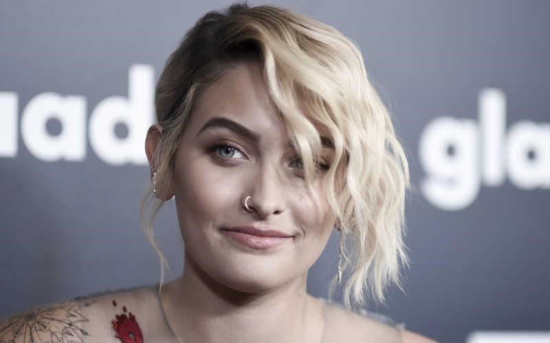 i-paris-Jackson-giortazei-ta-genethlia-tou-patera-tis