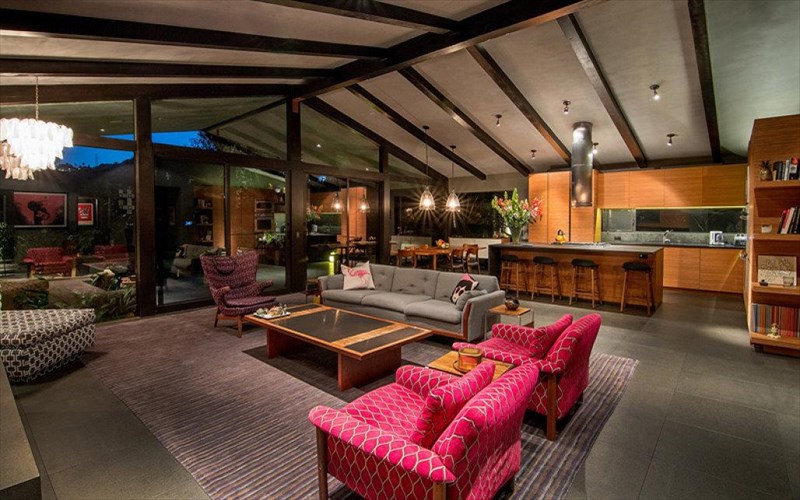 pame-mia-bolta-sto-spiti-tou-John-legend-kai-tis-chrissy-teigen