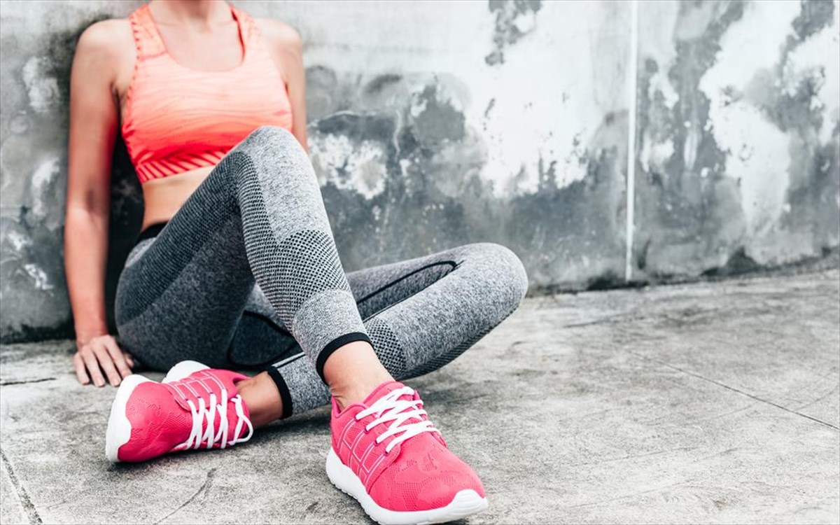 gunaika-gumnastiki-athlitika-rouxa