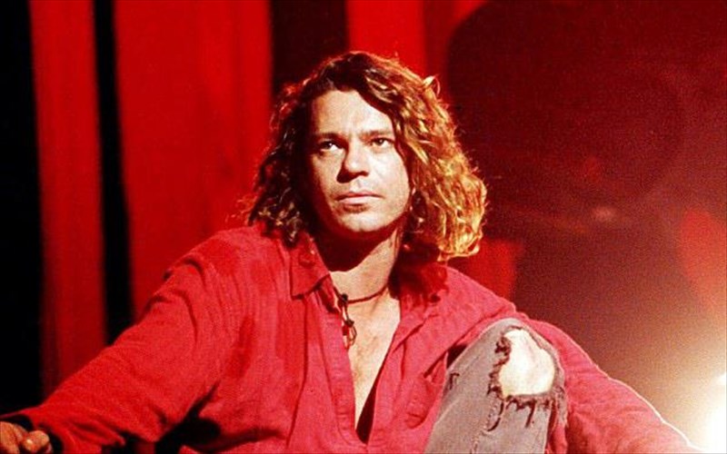 akros-apokaluptiko-to-neo-ntokimanter-gia-ton-michael-hutchence