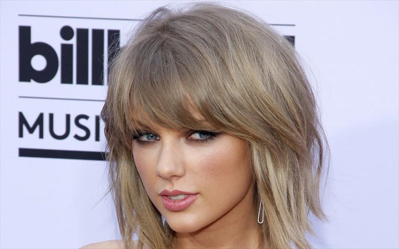 stin-pura-i-taylor-swift-gia-ta-emporika-simata-tis-taylor-swift-gia-ta-emporika-simata-tis