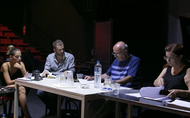 o-dromos-perna-apo-mesa-apo-ton-kosta-kazako-ki-alles-duo-parastaseis-sto-theatro-tzeni-karezi