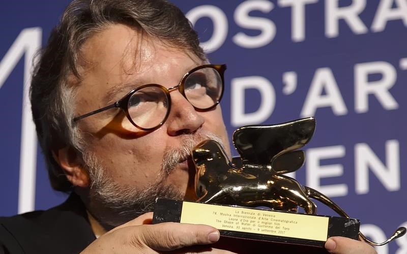 ston-guillermo-del-toro-o-xrusos-leontas-xrusos-leontas