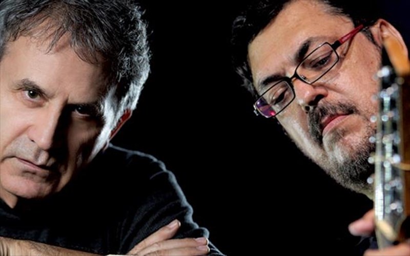 ntalaras-kai-maxairitsas-tragoudoun-mazi-gia-to-paidi