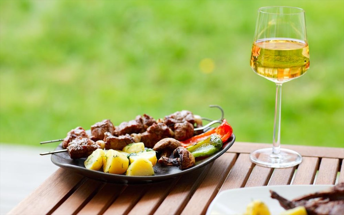 krasi-mparmpekiou-bbq