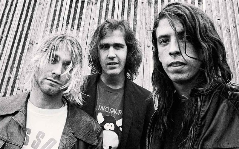 pros-polisi-tria-mikrofona-ton-nirvana