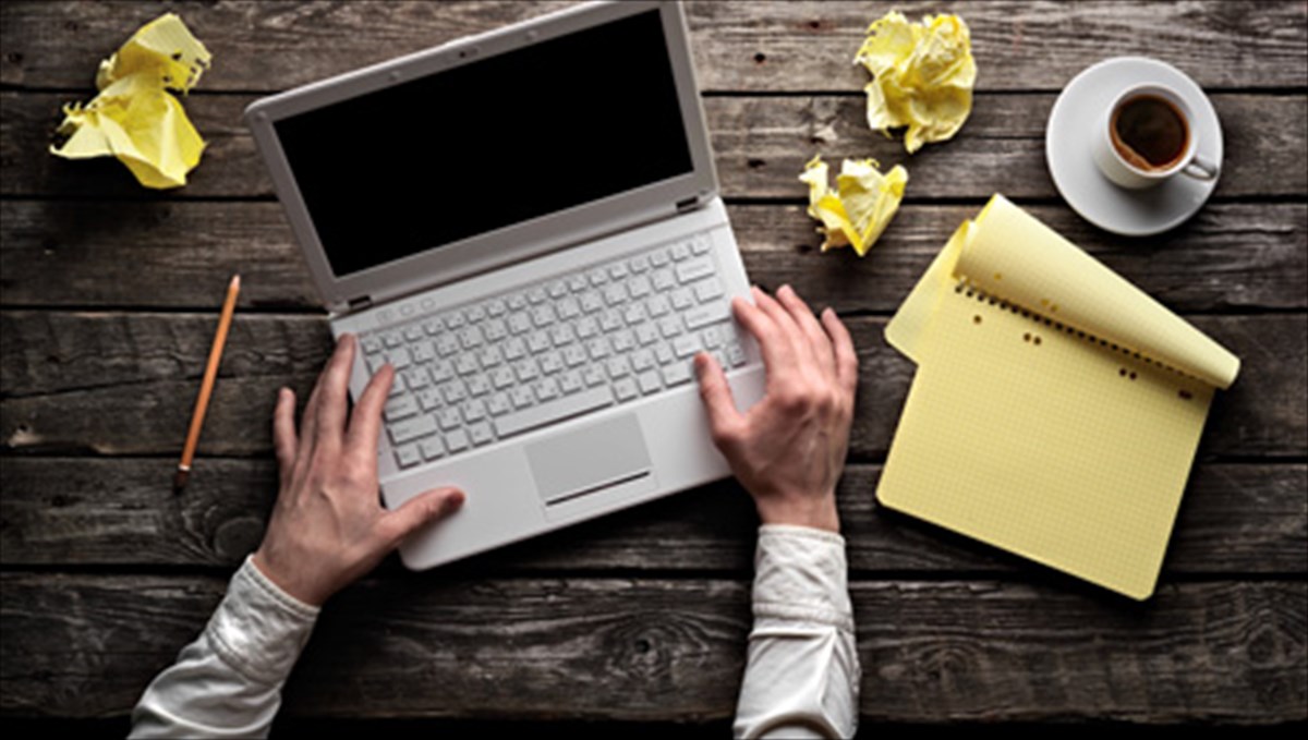 poios-fobatai-tous-aneksartitous-suggrafeis