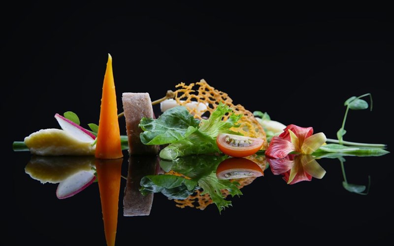 to-taste-the-fashion-stronei-ksana-to-filanthropiko-tou-trapezi