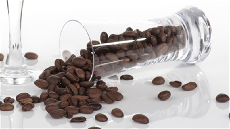 5-kokteil-austiros-akatallila-gia-anilikous-kokteil-austiros-akatallila-gia-anilikous