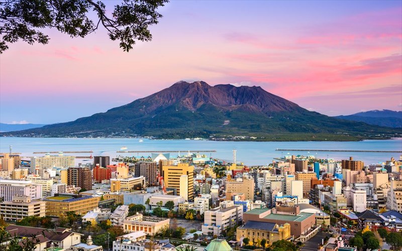 pente-apisteuta-ifaisteia-tou-kosmou-kai-giati-aksizei-na-ta-episkeftoume