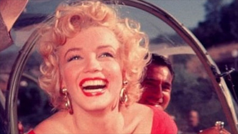 h-marilyn-anikei-se-olouskai-me-ti-boula