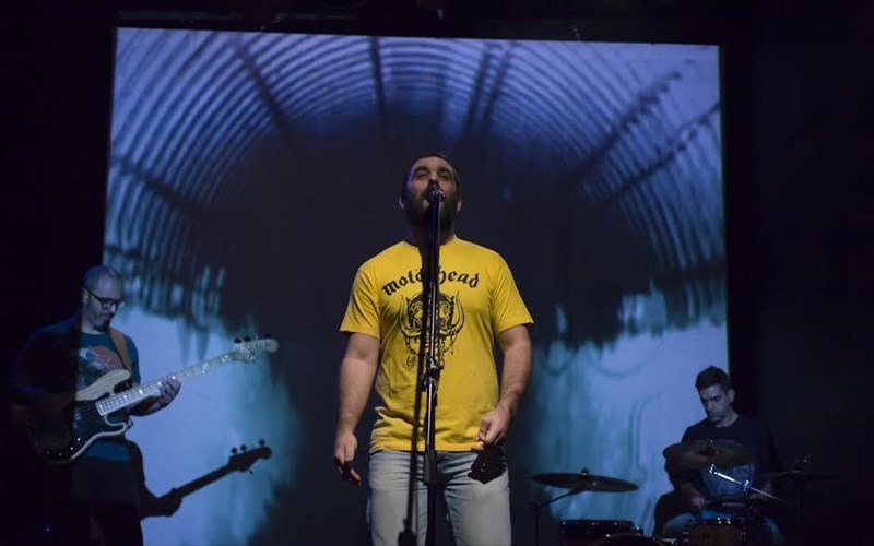 to-theio-tragi-ksana-sto-theatro-fournos