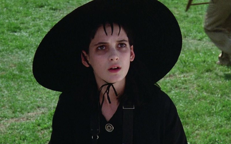 i-winona-ryder-epese-thuma-bullying-kai-den-itan-katholou-dimofilis