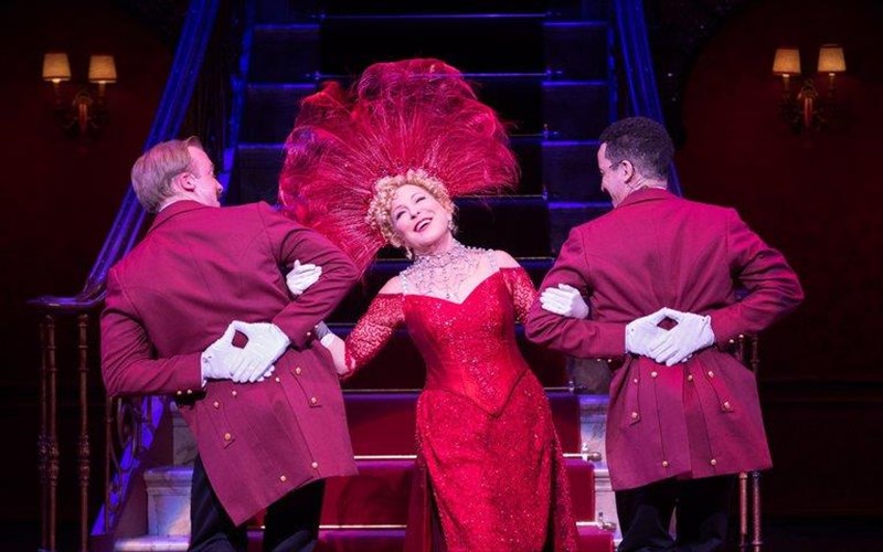 sta-upsi-oi-times-ton-eisitirion-gia-tin-dolly-sto-mprontgouei