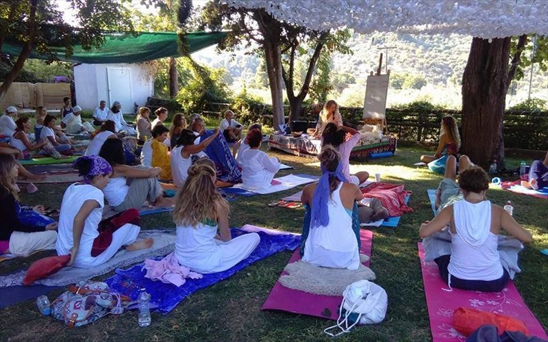 ena-diimero-festibal-gemato-giogka