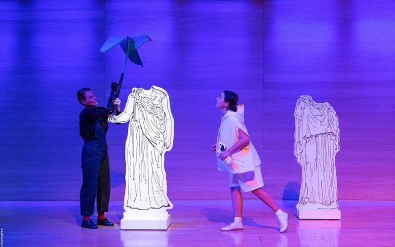 filia-nostalgia-prosfugia-kai-to-agalma-pou-kruone-sto-mouseio-mpenaki